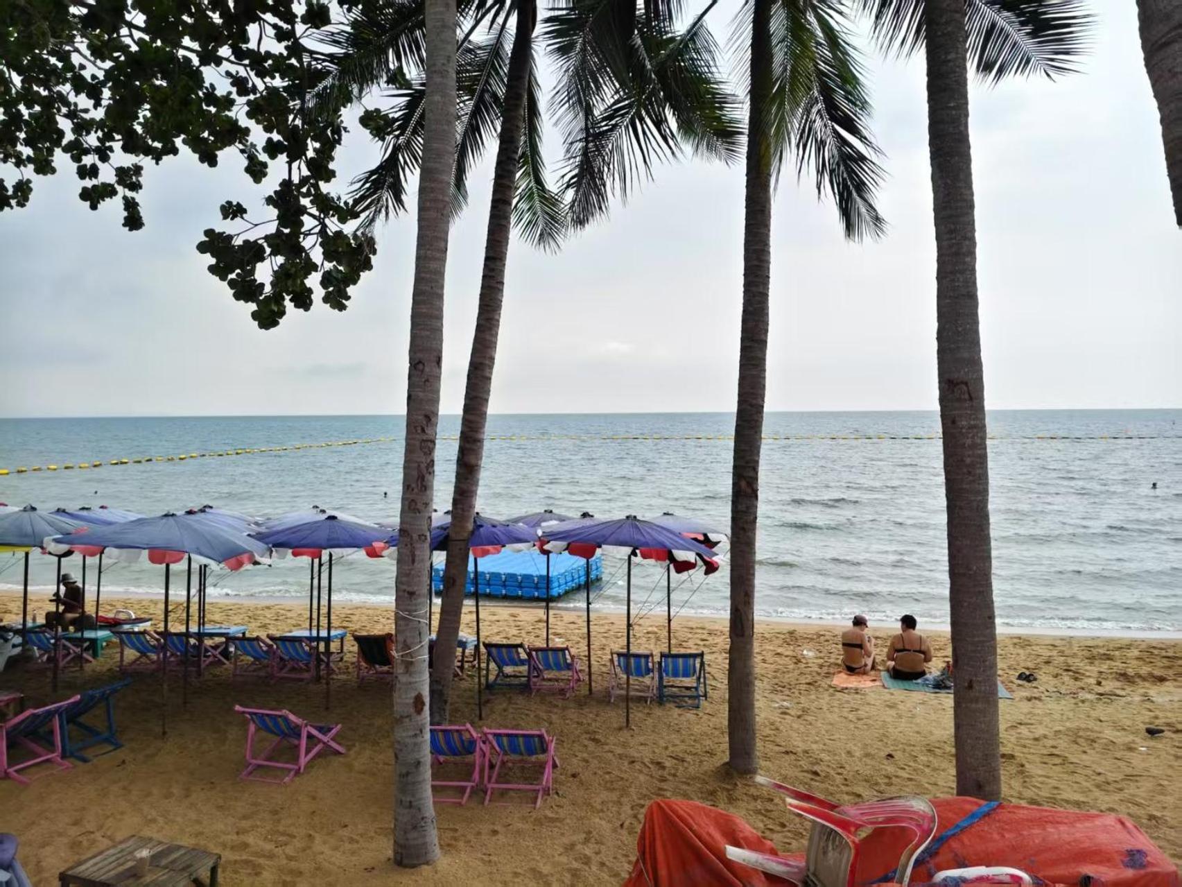 Sun Sky Resort Near Beach Jomtien Beach Exterior foto