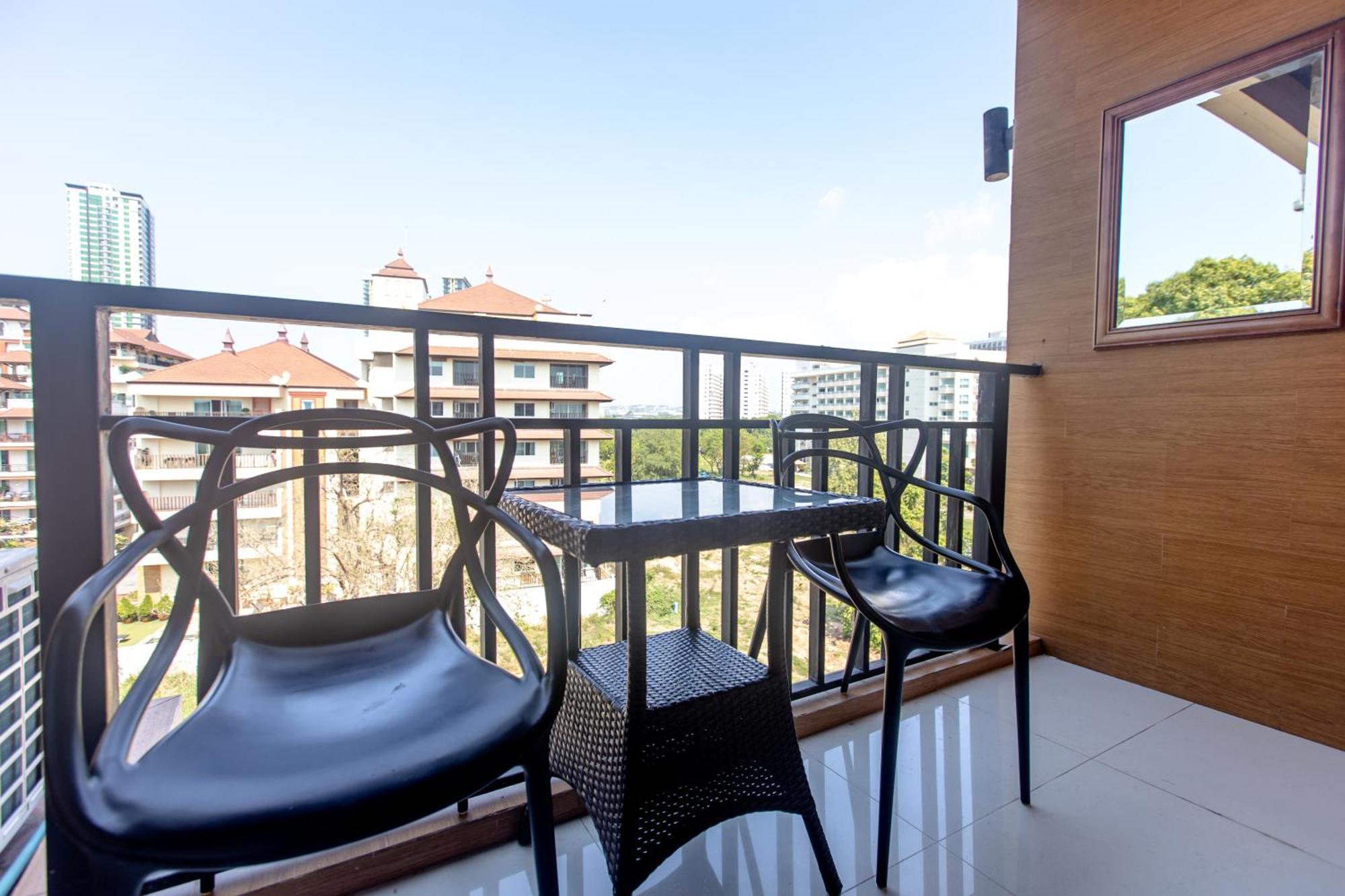 Sun Sky Resort Near Beach Jomtien Beach Exterior foto