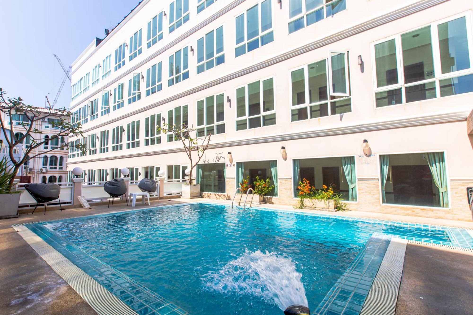 Sun Sky Resort Near Beach Jomtien Beach Exterior foto